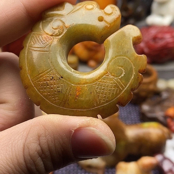 未镶嵌蛇纹石玉颈饰