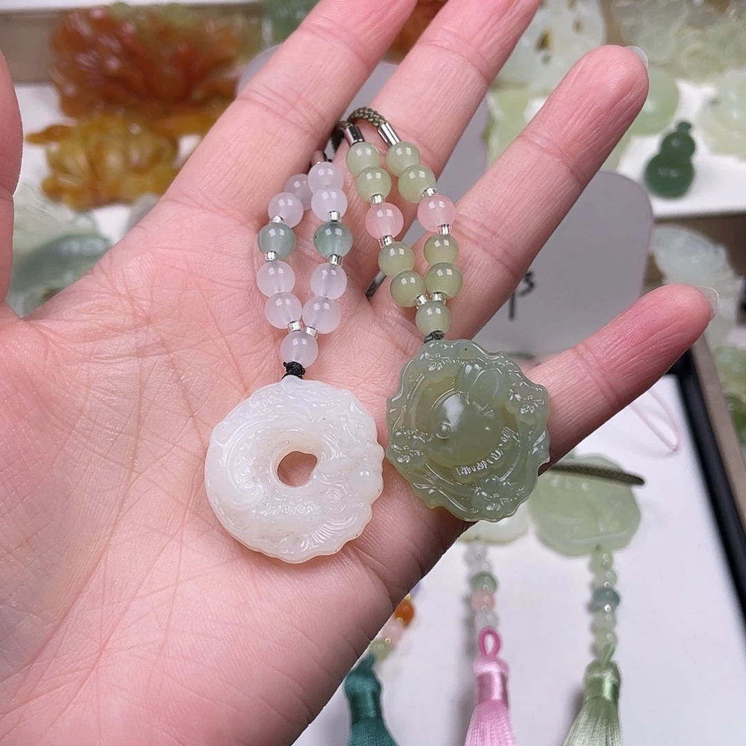 蛇纹石玉未镶嵌颈饰