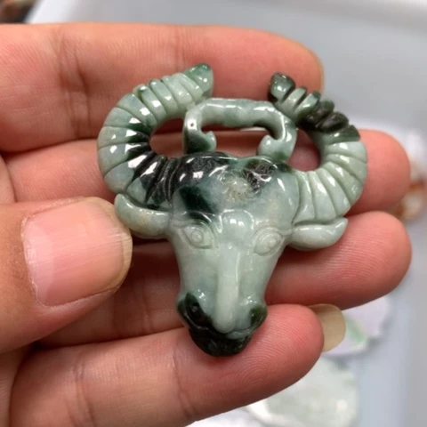 【闪购商品】颈饰未镶嵌翡翠江*