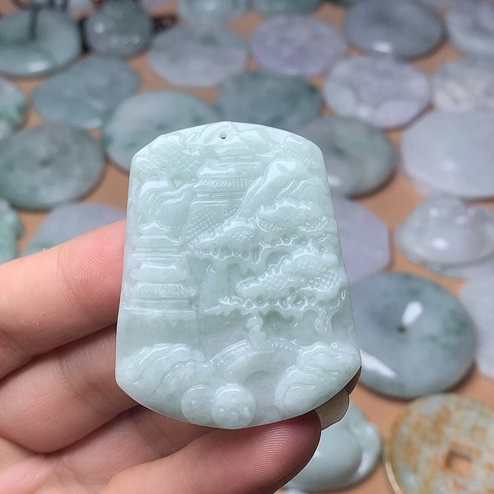 翡翠未镶嵌颈饰山水牌