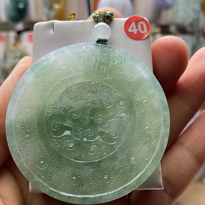 华***庆翡翠未镶嵌颈饰每天