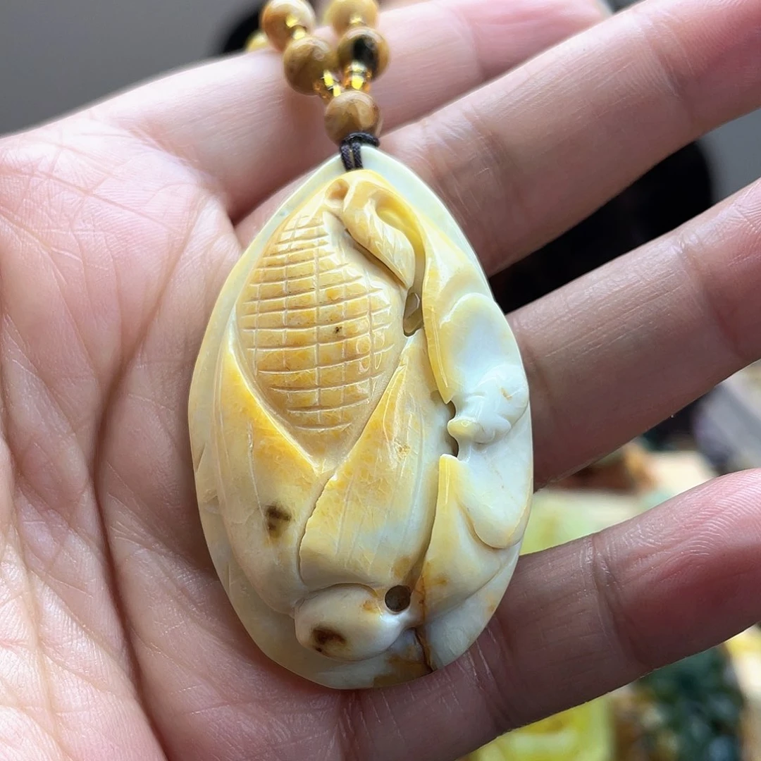 蛇纹石玉颈饰未镶嵌