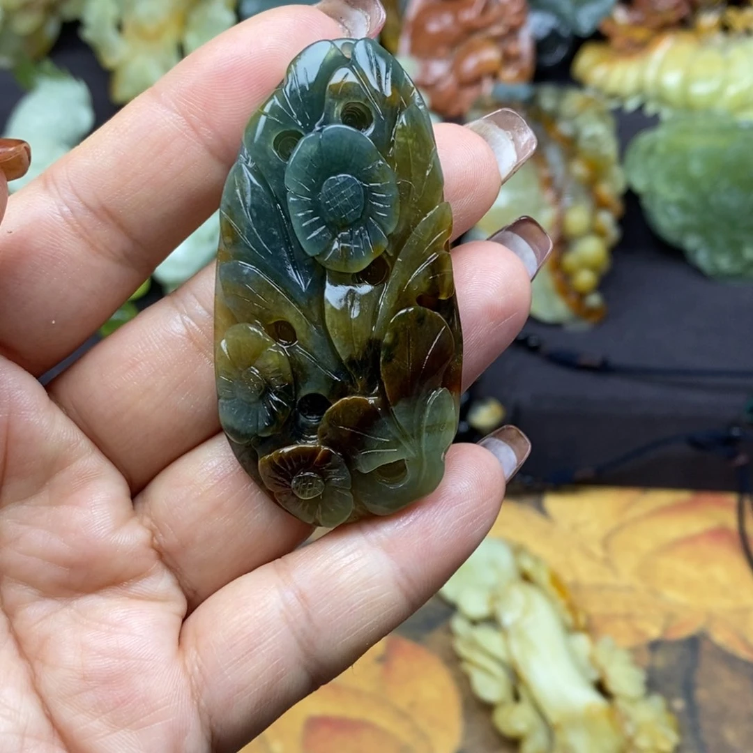 蛇纹石玉颈饰未镶嵌