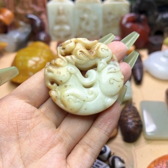 蛇纹石玉未镶嵌颈饰