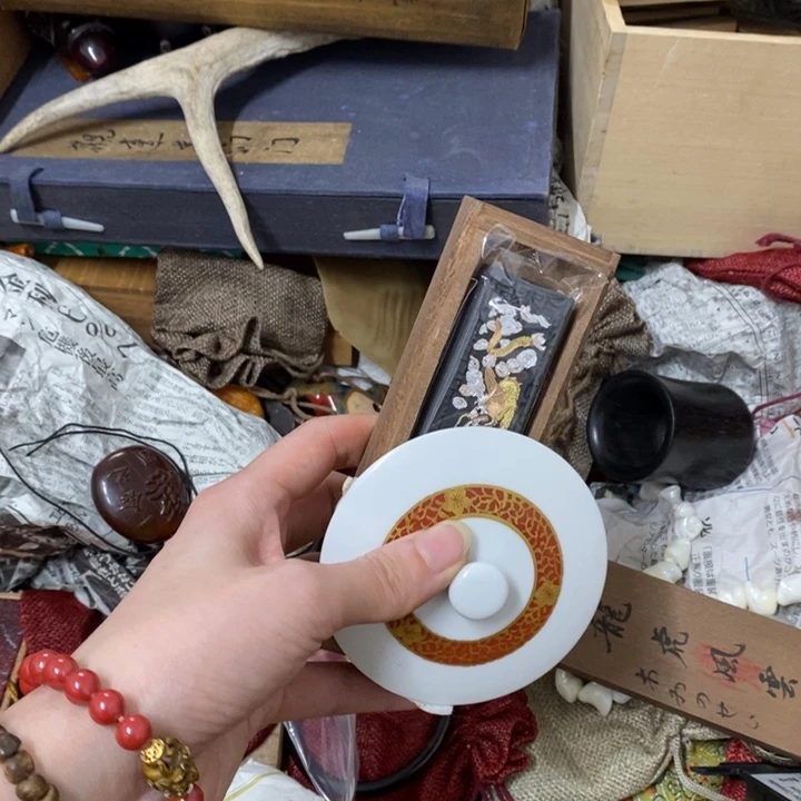 瓷片哈中古工艺品一件