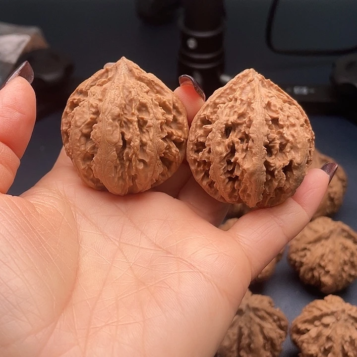 剃***度核桃秦岭核桃龙脊灯笼