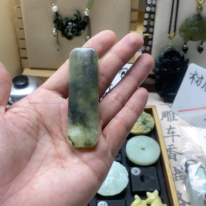 未镶嵌蛇纹石玉颈饰
