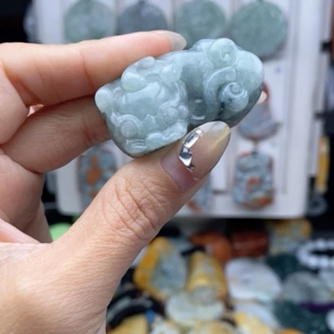 翡翠颈饰未镶嵌翡翠