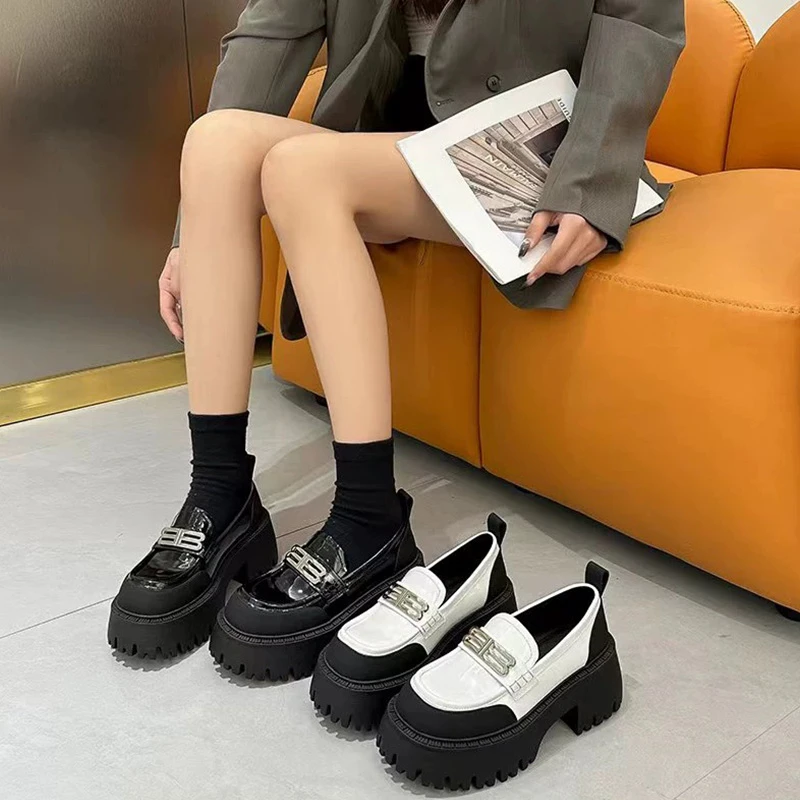 乐福鞋女英伦风春季小个子厚底增高亮皮黑白拼接女鞋一脚蹬单鞋