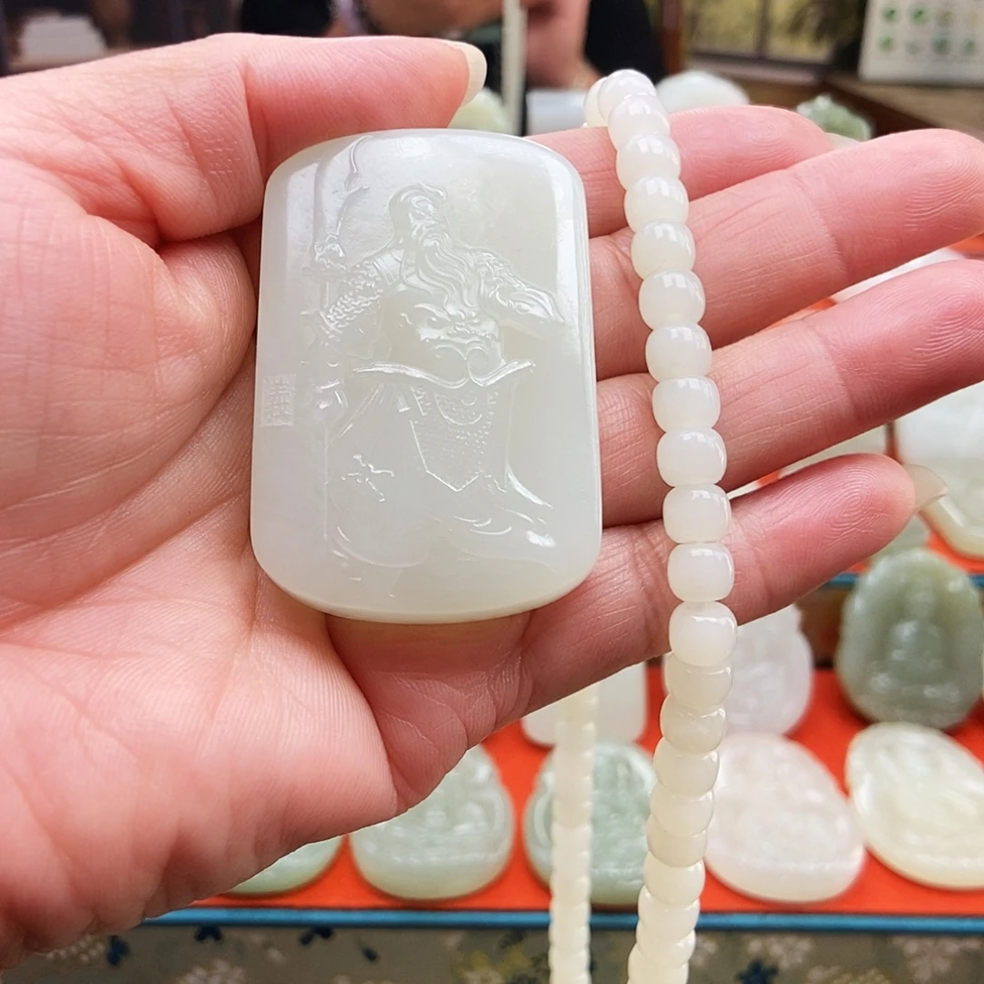 小****和田玉未镶嵌颈饰