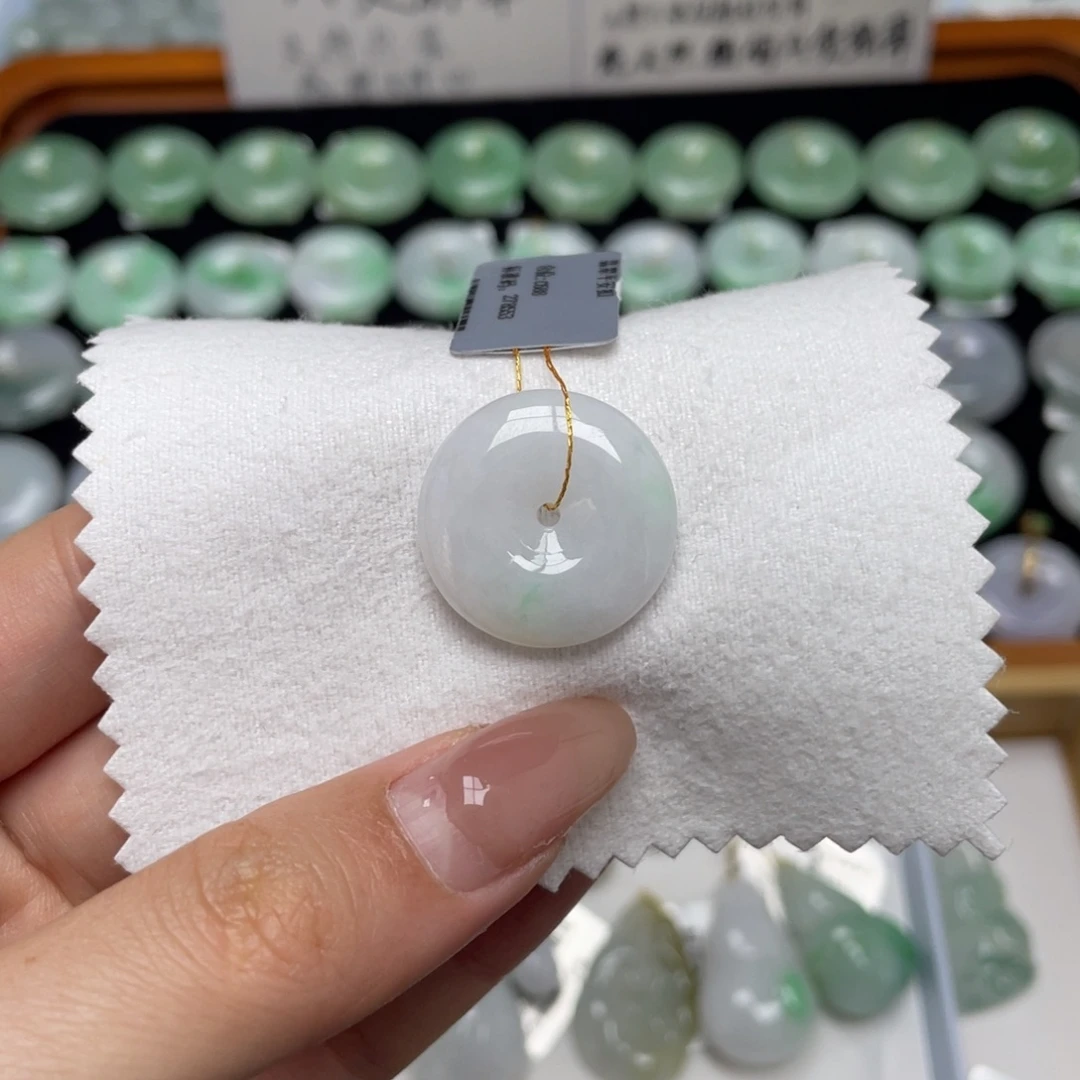 翡翠未镶嵌颈饰平安扣