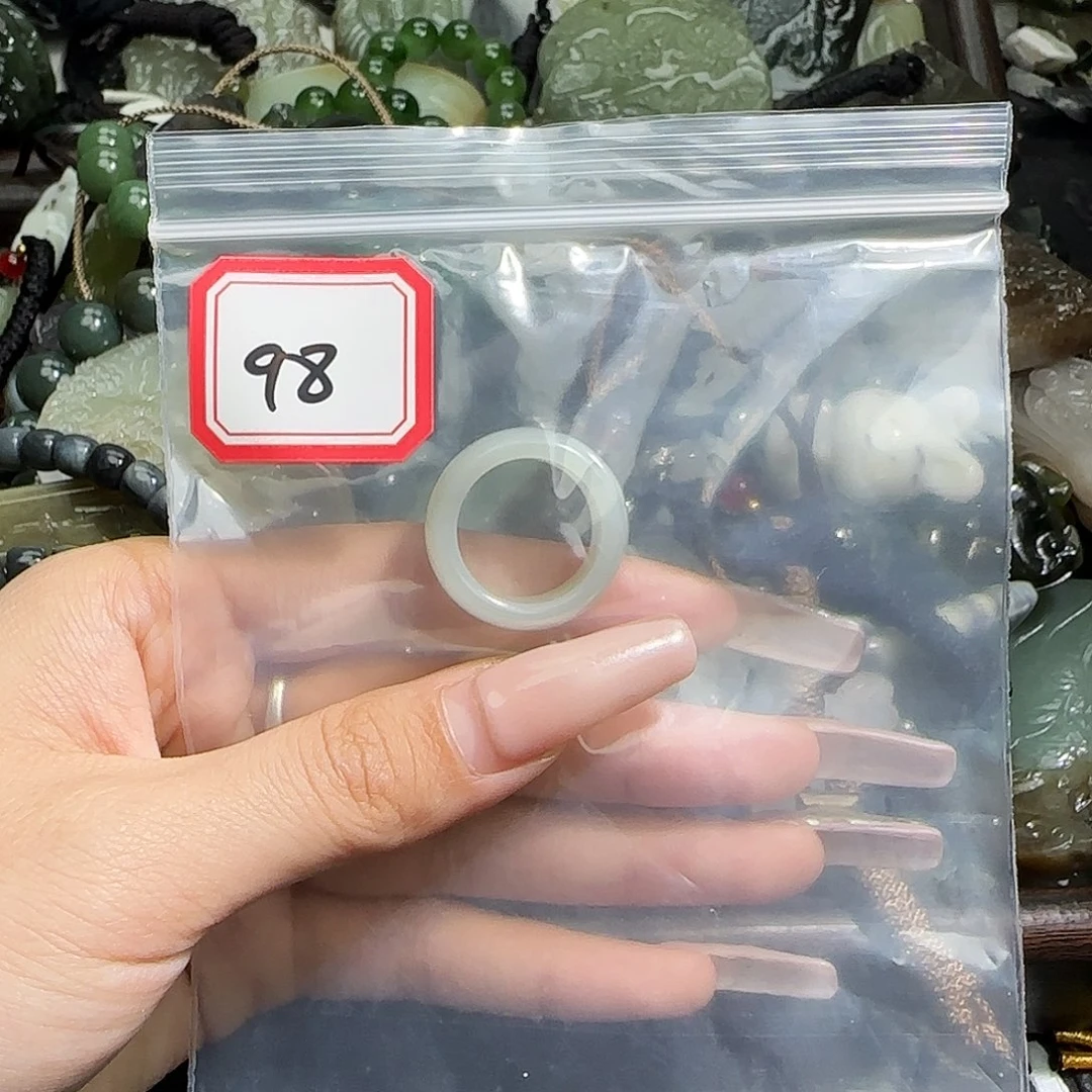 小***虫和田玉未镶嵌珠宝半成品