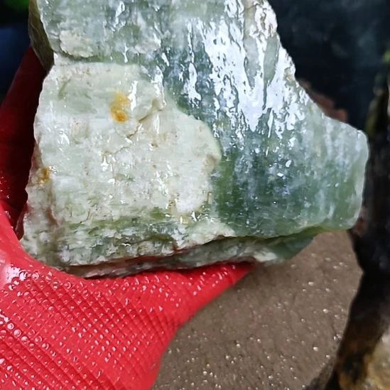 蛇纹石玉未镶嵌珠宝奇石