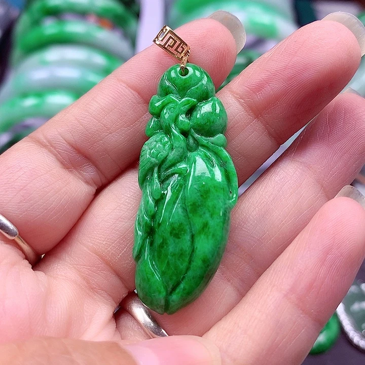 翡翠18K金镶嵌颈饰翡翠