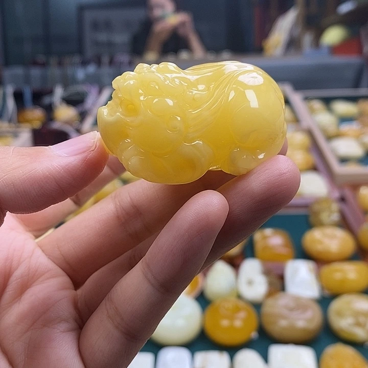 琥珀未镶嵌裸石24.28白花蜡貔貅吊坠