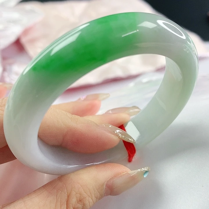 未镶嵌手镯翡翠，947