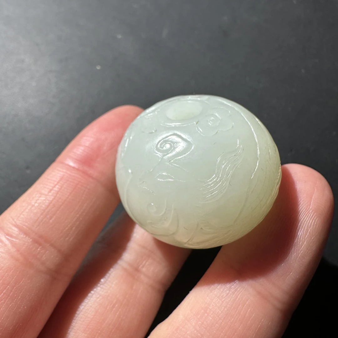 和田玉圆形纹饰玉珠