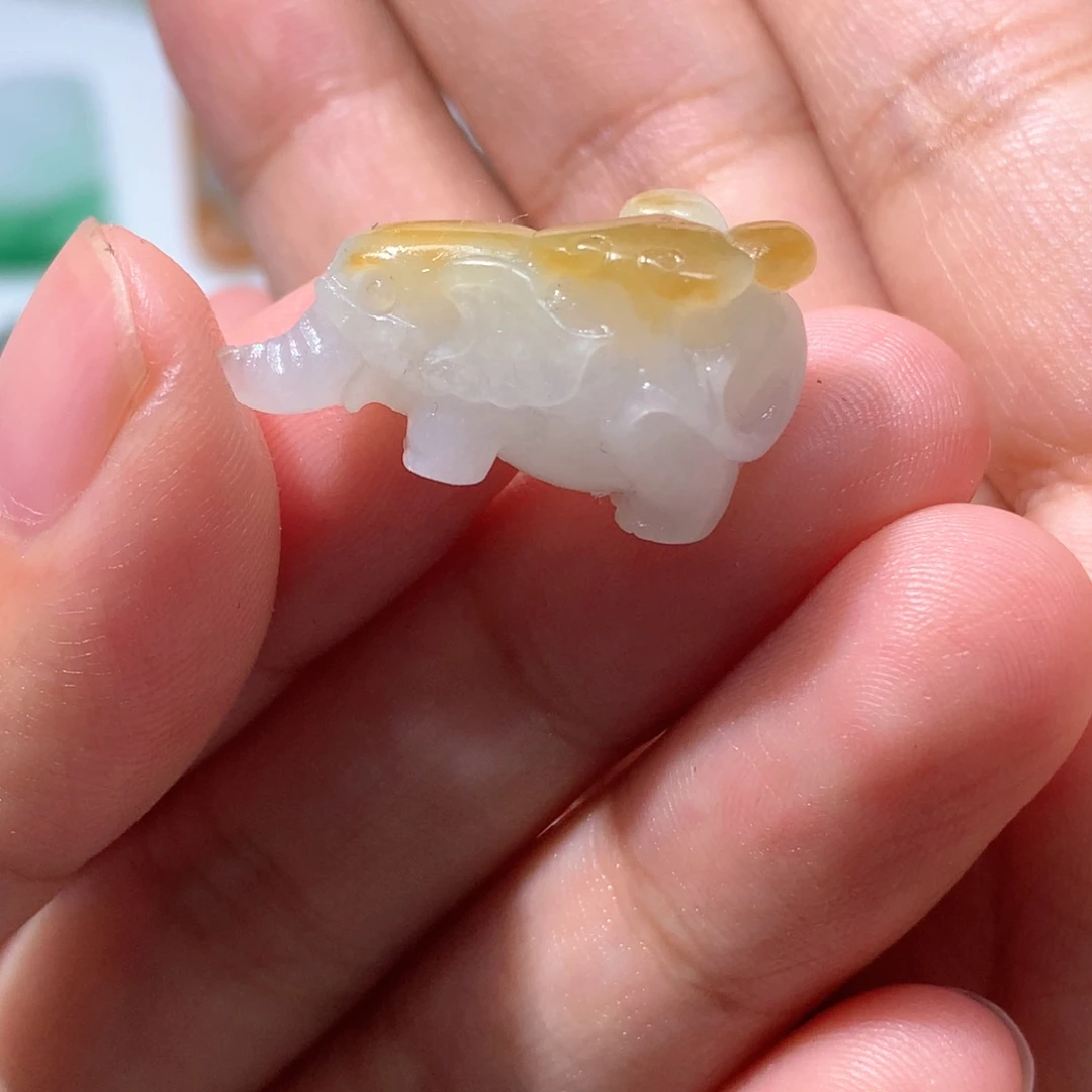 未镶嵌定制翡翠象