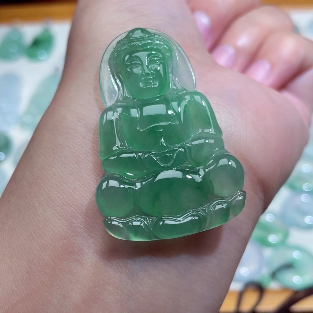 翡翠未镶嵌颈饰观音