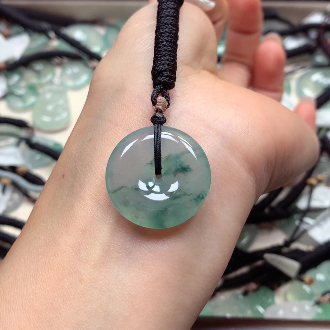 翡翠未镶嵌颈饰平安扣