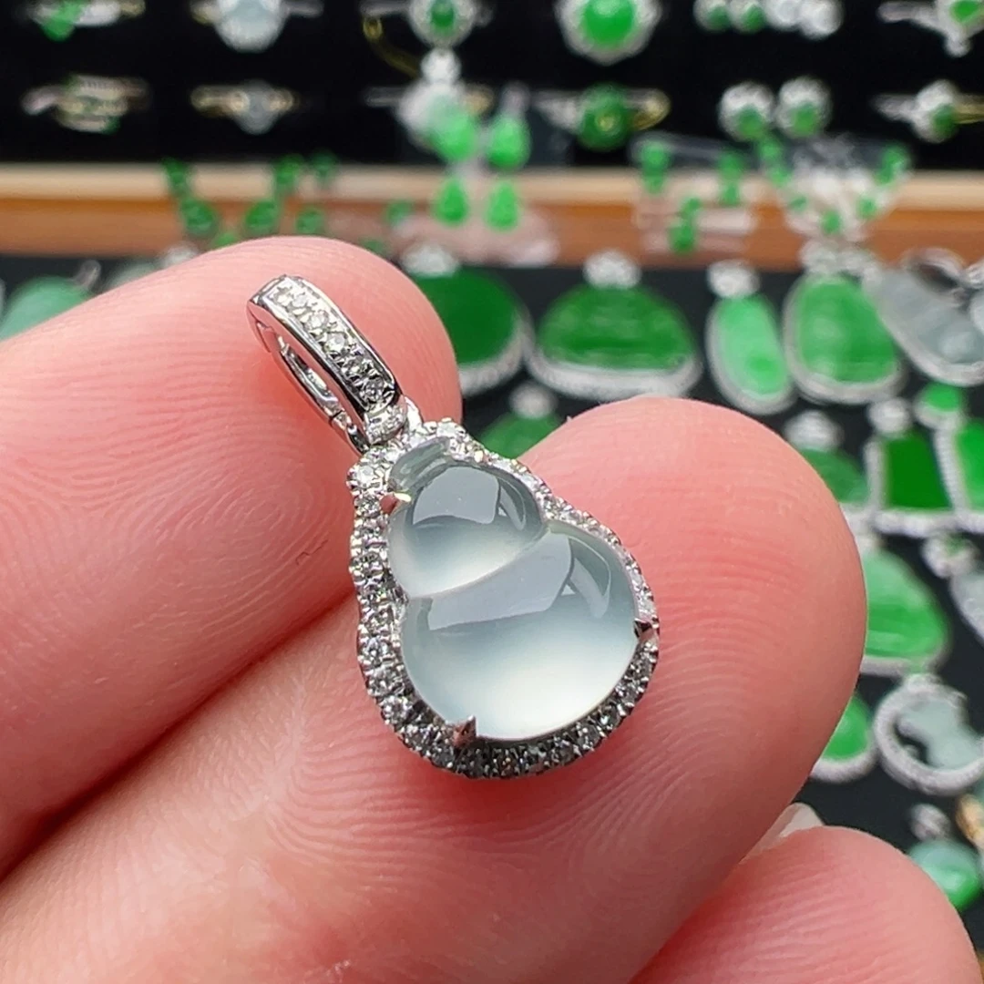 翡翠18K金镶嵌颈饰葫芦9.2