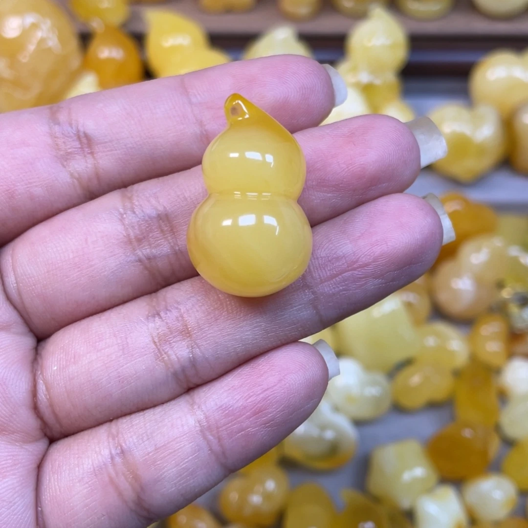 你***候琥珀未镶嵌珠宝奇石