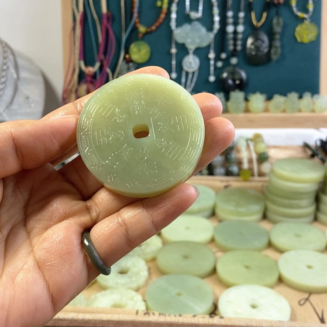 蛇纹石玉颈饰未镶嵌米*