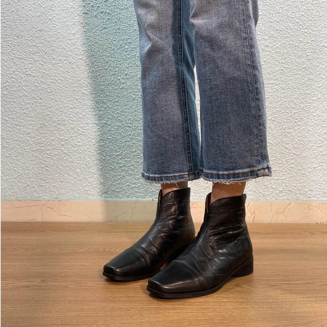 短筒靴女2025秋季新款柔软真皮设计感复古气质简约通勤时装短靴