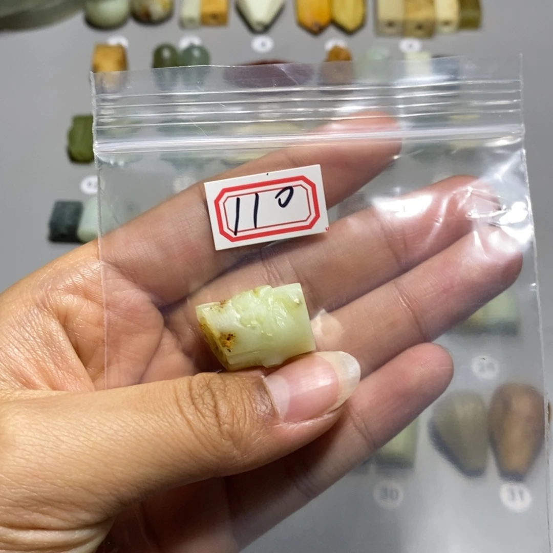 蛇纹石玉颈饰未镶嵌橘****?