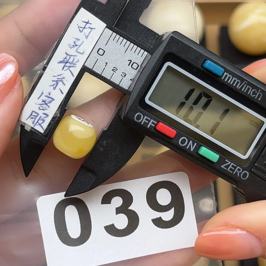 蜜蜡裸石未镶嵌楠*蜜蜡