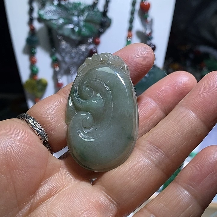 翡翠未镶嵌吊坠(赠链)