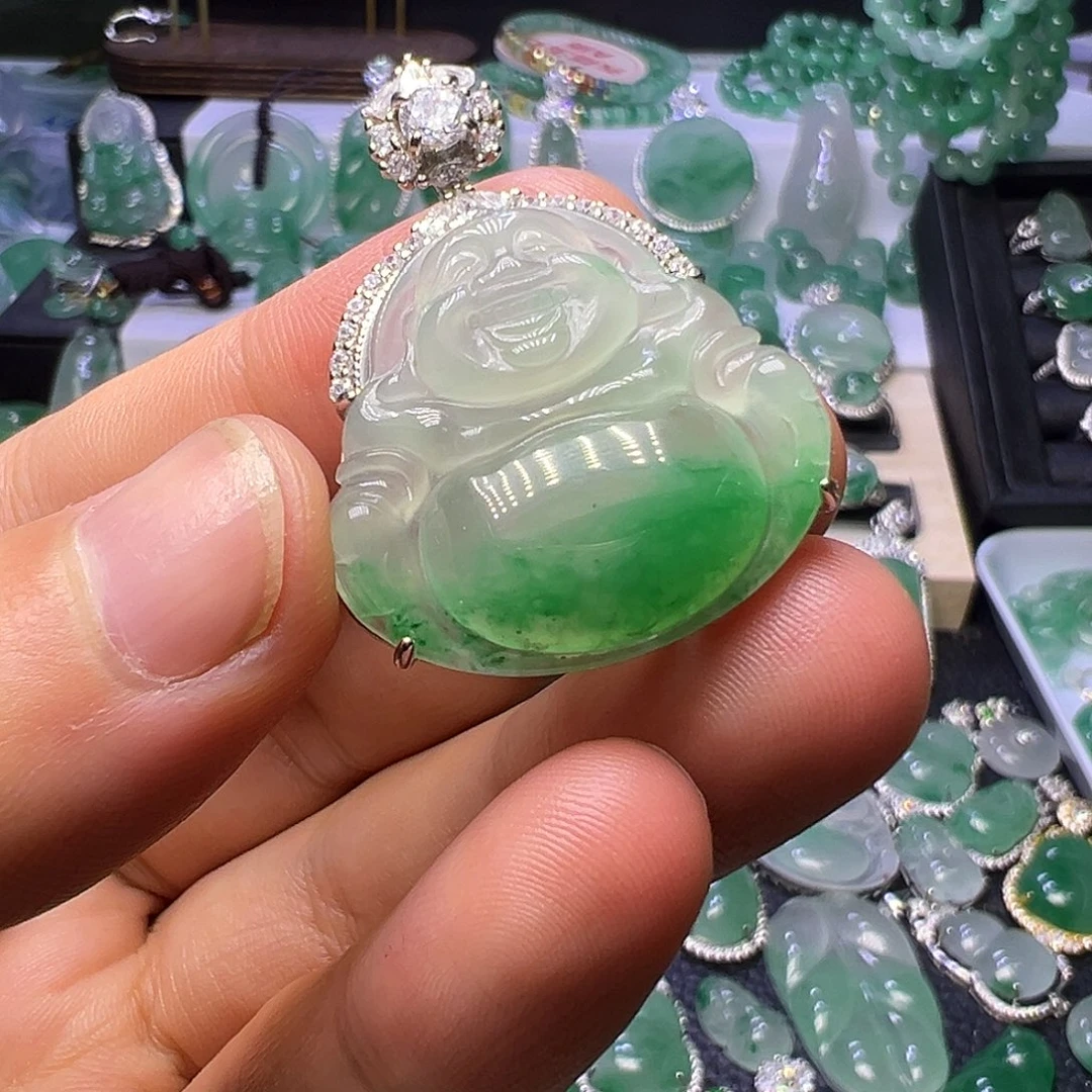 石英质玉（非洲翠）未镶嵌颈饰