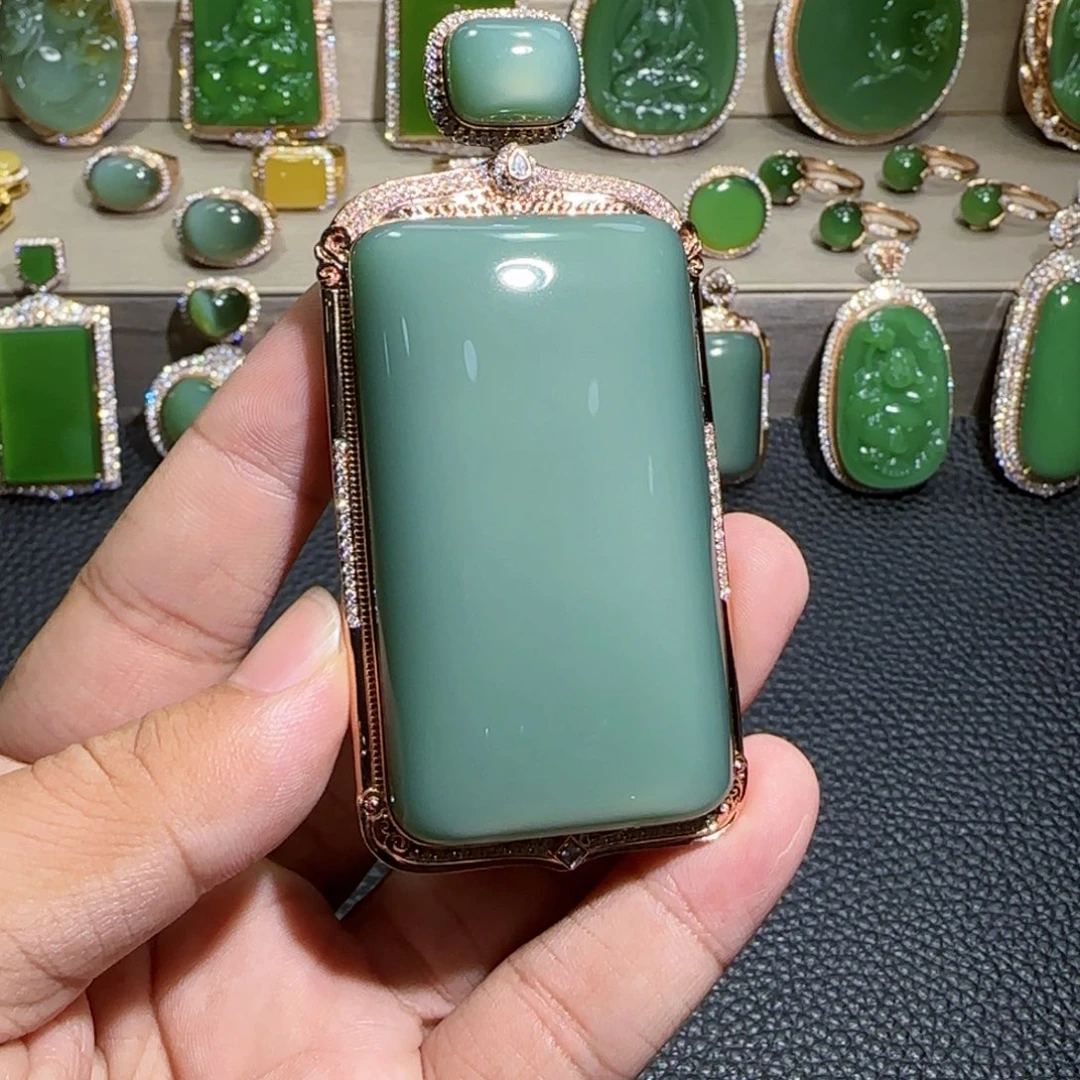 18K金镶嵌和田玉（碧玉）挂件李*