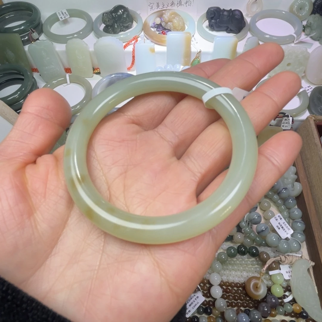 和田玉未镶嵌颈饰54圈口