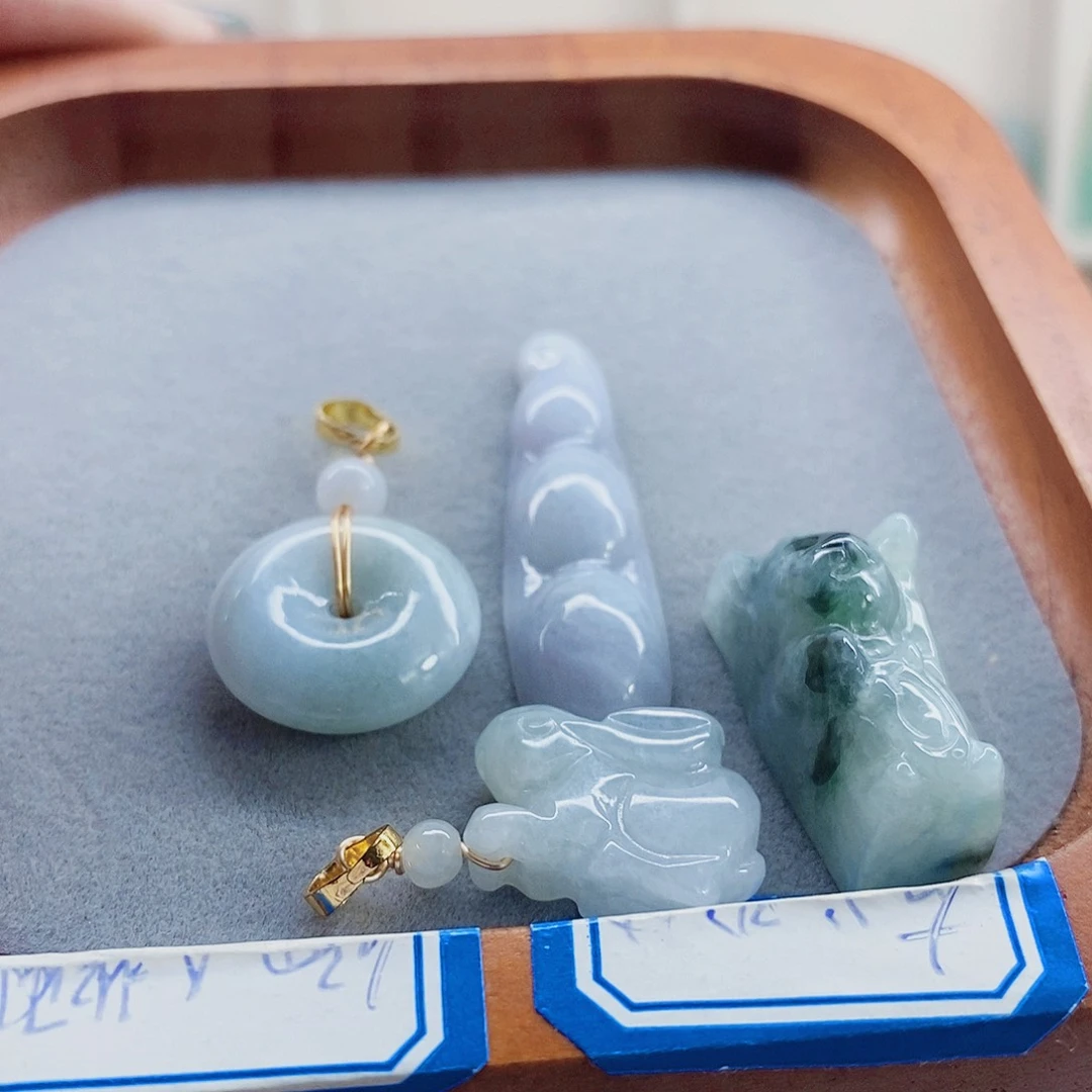 颈饰未镶嵌翡翠天然