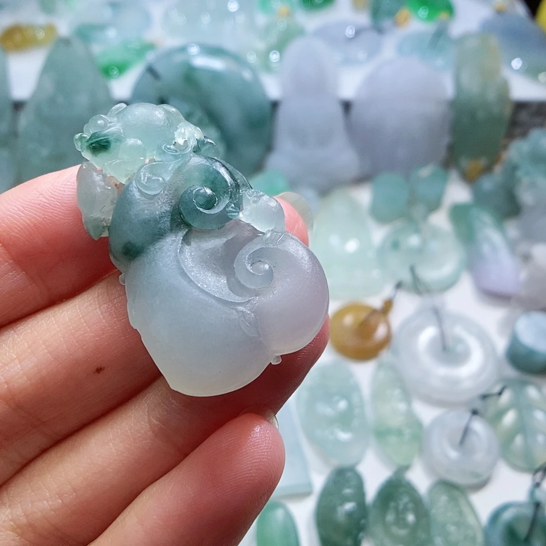 你***来定制翡翠未镶嵌如意