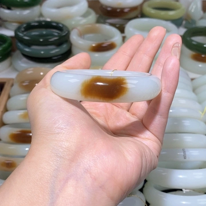 和田玉手镯未镶嵌糖白镯52