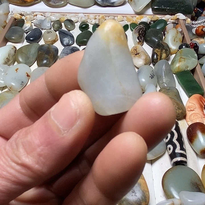 和田玉未镶嵌颈饰吊坠