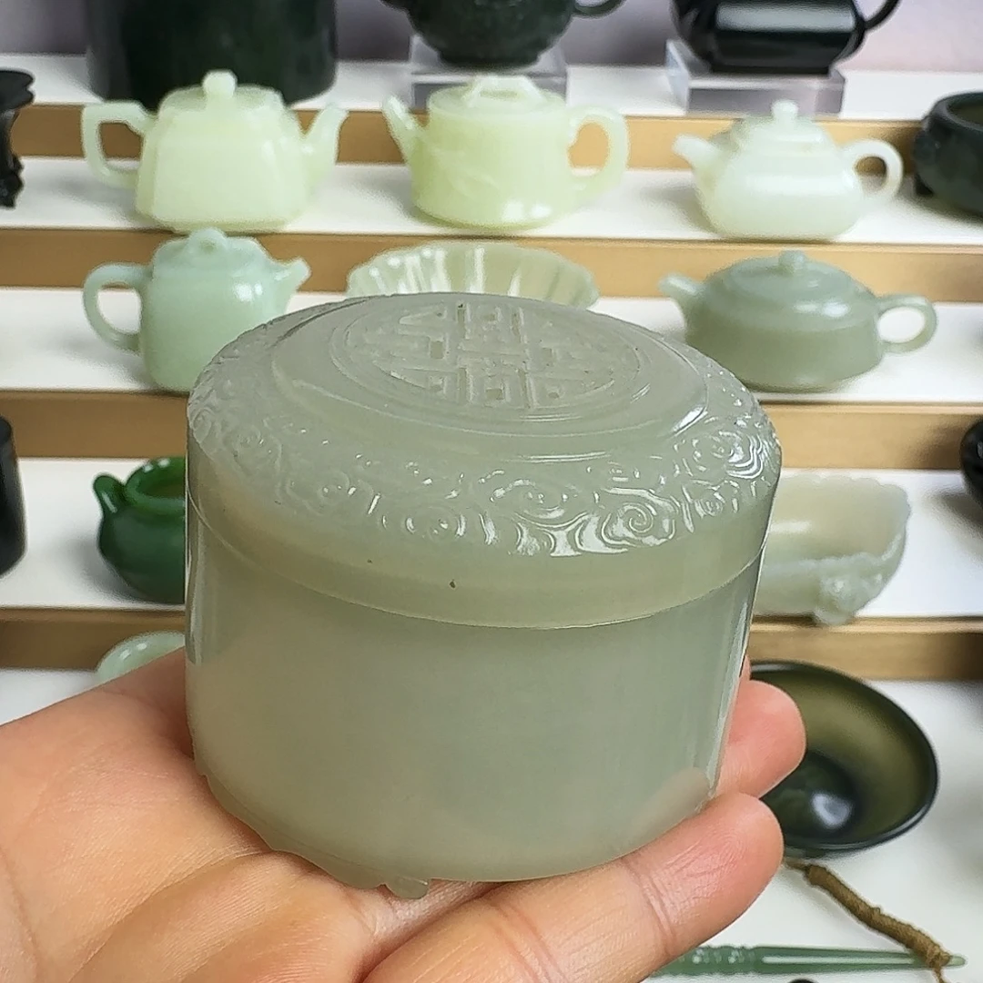 杨***间和田玉未镶嵌挂件