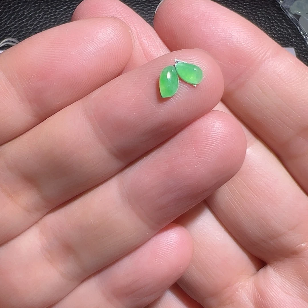 翡翠未镶嵌颈饰裸石