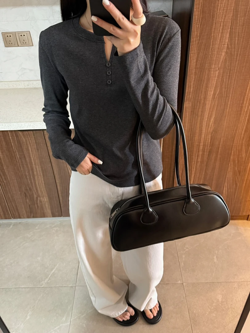 SUSU•V领显瘦三粒扣～百搭打底T