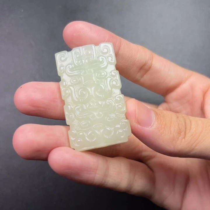 Z****和田玉未镶嵌颈饰