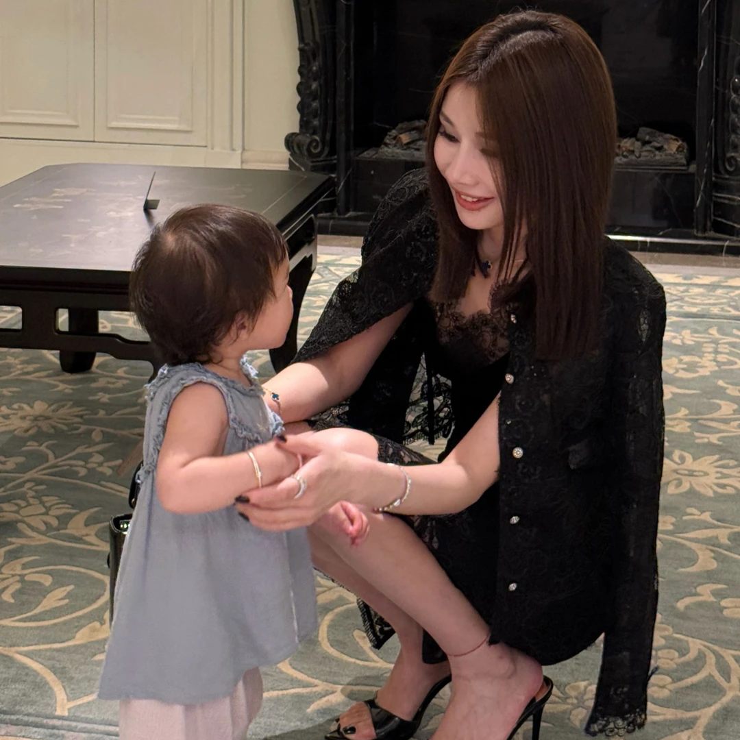 LUXURYMEMO【美到爆炸】夏季上新气质时尚订钻镶嵌短款箱型蕾丝上衣