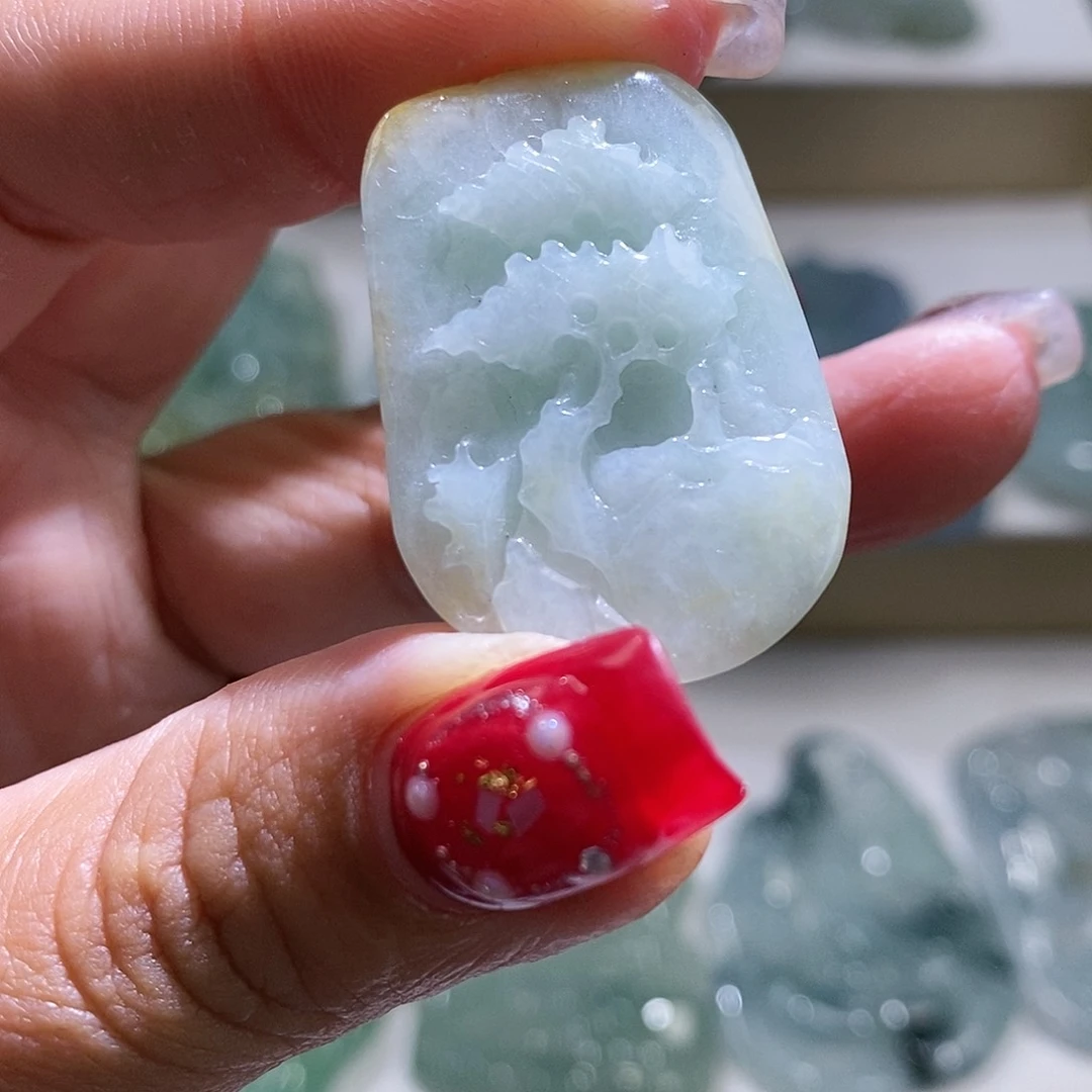 【闪购商品】翡翠颈饰未镶嵌山水