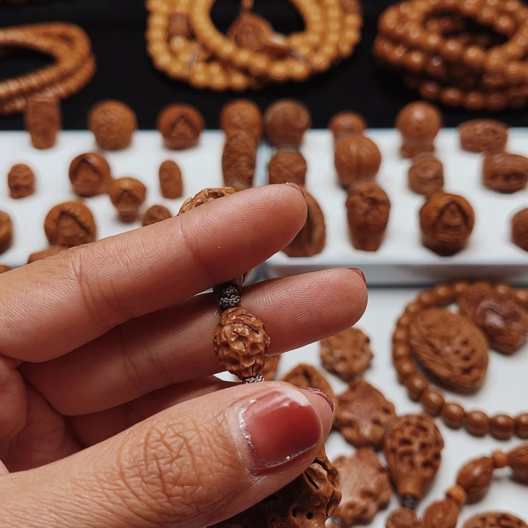 熊***爪桃核手工制作工艺