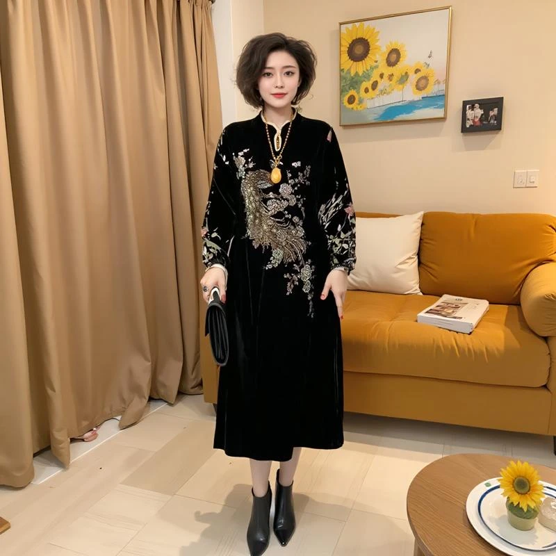 新中式国风丝绒旗袍裙秋季新款中老年妈妈高品质烫钻设计大码长裙
