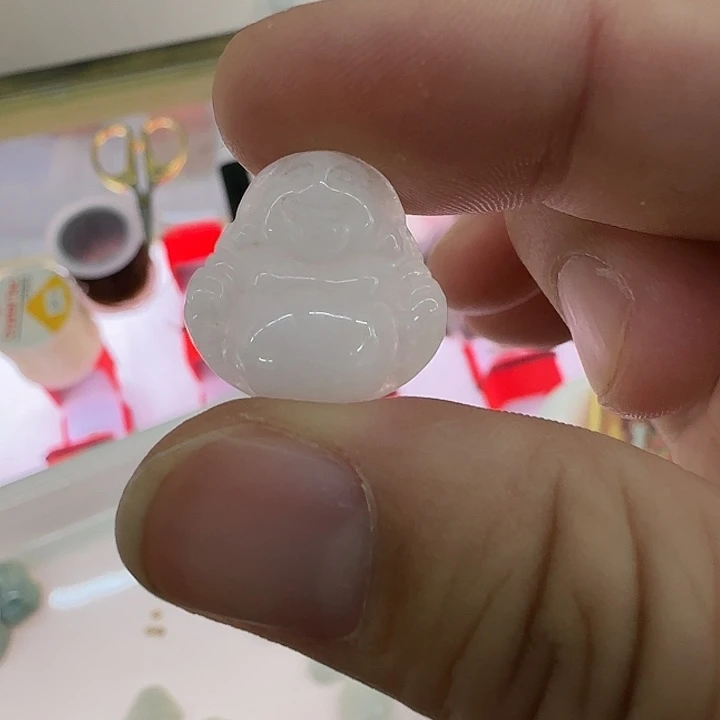 翡翠未镶嵌颈饰佛公