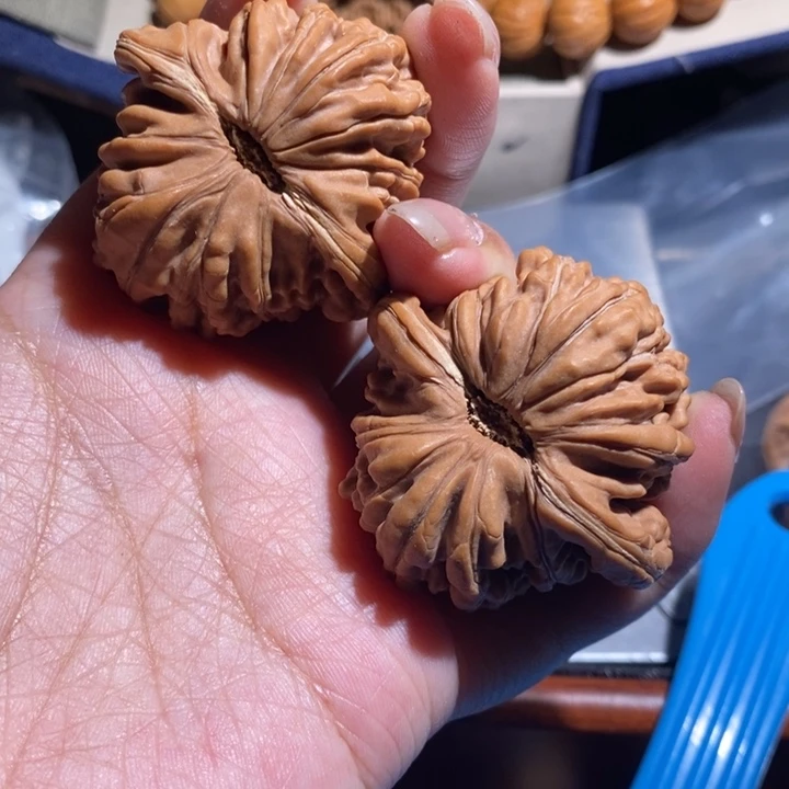 石****文玩核桃把件少许黄尖