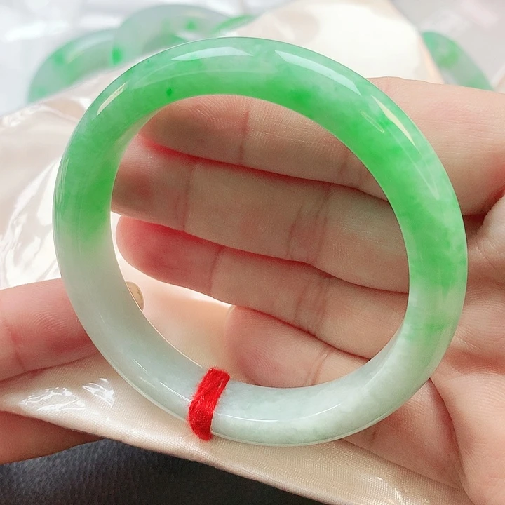 翡翠手镯未镶嵌美**?正圈2543