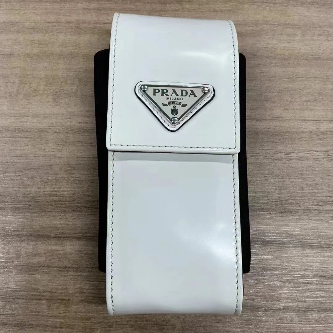99新 Prada/普拉达 手机包 烟盒也可以装